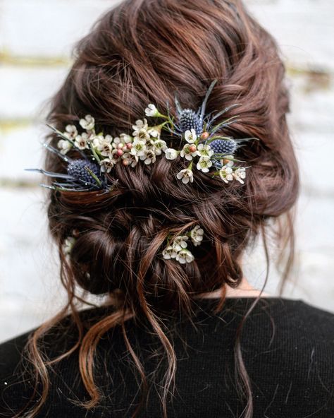 Boho Bride Updo Hairstyles, Bridal Boho Hair Updo, Hair Flowers For Wedding, Wedding Hair Braid With Flowers, Bohemian Wedding Updo, Funky Wedding Hair, Wild Wedding Hair, Boho Wedding Hairstyles Updo, Boho Bridal Updo With Veil