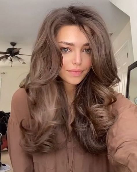 Voluminous Blowout Hairstyles For Thick Wavy Hair, Voluminous Blowout, Curly Shag, Singer Fashion, Thick Wavy Hair, Stylish Hairstyles, Hair To One Side, Crown For Women, Effortless Hairstyles