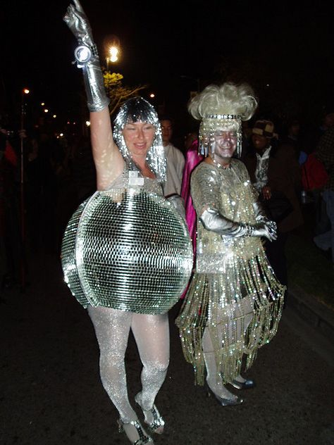 Disco Custome Ideas, Disco Ball Pregnant Belly, Discoball Costumes, Mirror Ball Outfit, Mirrorball Costume, Disco Ball Halloween Costume, Disco Ball Outfit, Chandelier Costume, Disco Ball Chandelier