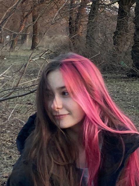 Light Pink Highlights In Brown Hair, Split Dyed Hair, Dyed Blonde Hair, Asian Short Hair, Dyed Hair Inspiration, Split Hair, Pretty Hair Color, Hair Color Pink, Dye My Hair