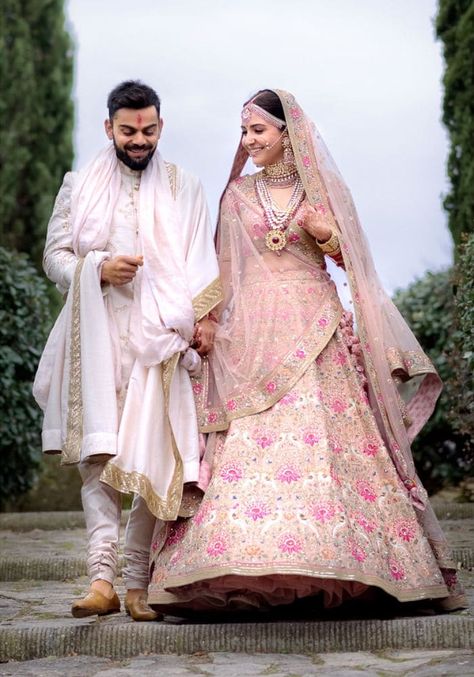 Virat Anushka Wedding Pics, Marriage Lehenga, Shaadi Lehenga, Virat Anushka, Marriage Photoshoot, Lehenga Choli Latest, Lehenga Bridesmaid, Virat Kohli And Anushka, Engagement Lehenga