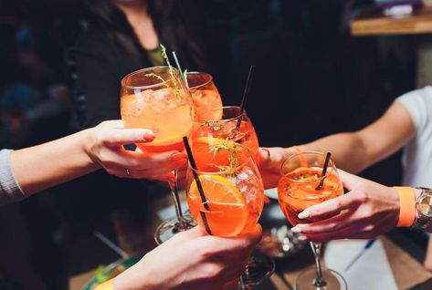 Learn about mealtime in Italy and the do's and don'ts of Italy's aperitivo. Italian Cocktail Recipes, Vodka Sunrise, Brandy Alexander, Boulevardier, Spritz Cocktail, Italian Cocktails, Alcohol Use Disorder, Best Champagne, Dinner Party Summer