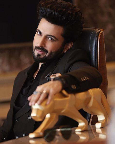 Dheeraj Dhoopar Photos, Hipster Outfits Men, Dheeraj Dhoopar, Cartoon Love Photo, Girls Status, Mega Star, Photos For Profile Picture, Allu Arjun, Romantic Videos Couples