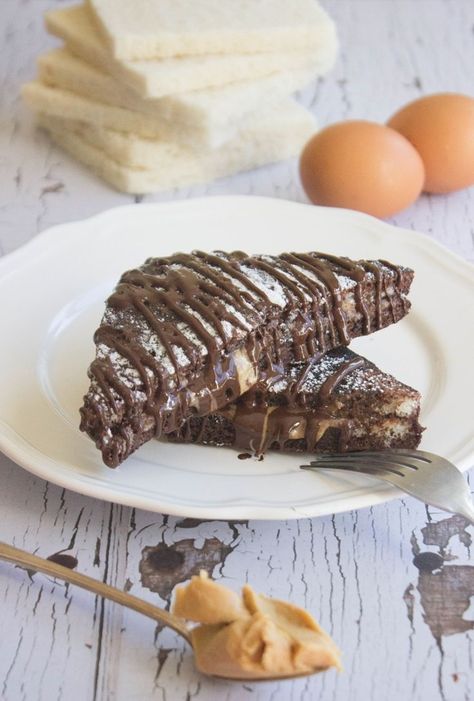 Chocolate French Toast with Peanut Butter. Ever tasted or seen french toast made with chocolate dipped bread? Toast With Peanut Butter, Chocolate French Toast, Fancy Foods, Dessert Treats, Wakey Wakey, Peanut Butter Sandwich, Break Fast, Brunch Time, Half Baked