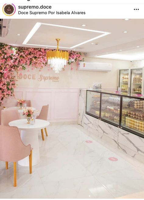 Bakery Backdrop Ideas, Bakery Set Up Display, Pastry Shop Interior, Cake Shop Design, Pink Bakery, Boutique Patisserie, Pink Cafe, Bakery Interior, Bakery Design Interior