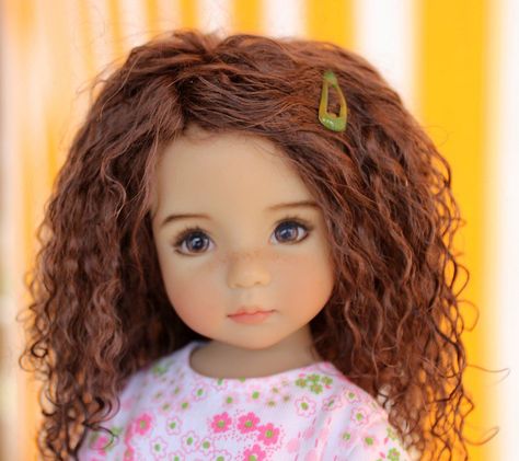 Today I decided to make a lambswool wig for one of my Little Darlings by Dianna Effner and thought I'd photograph the process in the hope th... Doll Making Tutorials, Homemade Dolls, Beautiful Wigs, Doll Wigs, Waldorf Doll, Doll Tutorial, Waldorf Dolls, Pretty Dolls, Doll Hair