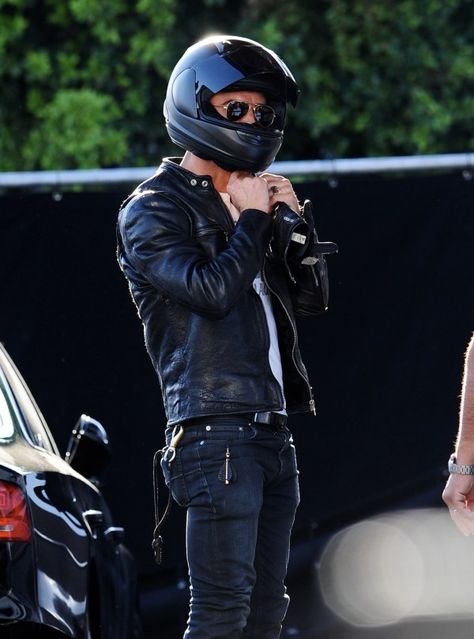 Biker Style Men, Mens Biker Style, Justin Theroux, Black Leather Biker Jacket, Biker Men, Biker Outfit, Rugged Men, Mens Fashion Rugged, Men Stylish Dress