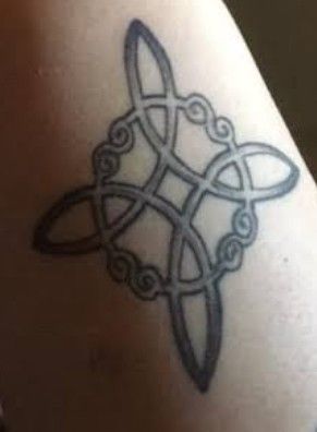 Witch Knot Tattoo, Witches Knot Tattoo, Wrist Hand Tattoo, Witches Knot, Witch Knot, Pagan Tattoo, Wiccan Tattoos, Tattoo Beautiful, Goth Tattoo