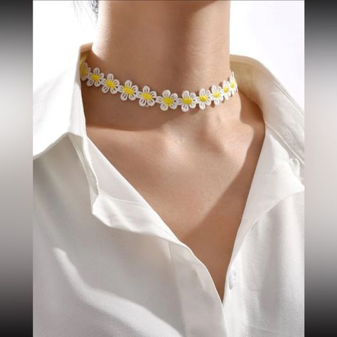 This Unique Piece Is A Wonderful Addition To Your Wardrobe And Your Style; Sure To Get Lots Of Compliments! Gsun2450t000ra5 Yellow Daisy Flower, Daisy Choker, Silhouette Necklace, Flower Chain, Lace Choker, Yellow Necklace, Flower Choker, Layered Necklace Set, Necklace Flower