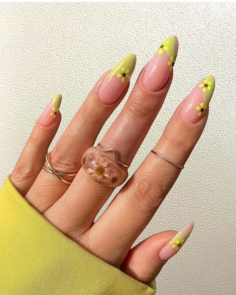 #Beauty #Nail #YellowFrench #YellowFrenchTip #YellowFrenchTipNailDesignsPosted by Zoe Scott: Welcome to a colorful journey through a spectrum of stunning nail designs, all centered around the captivating allure of yellow French nails. In this ... Yellow Nails Design, April Nails, Green Nail Art, Sunflower Nails, French Tip Nail Designs, Green Nail Designs, Floral Nail Designs, Cute Spring Nails, Spring Nail Colors