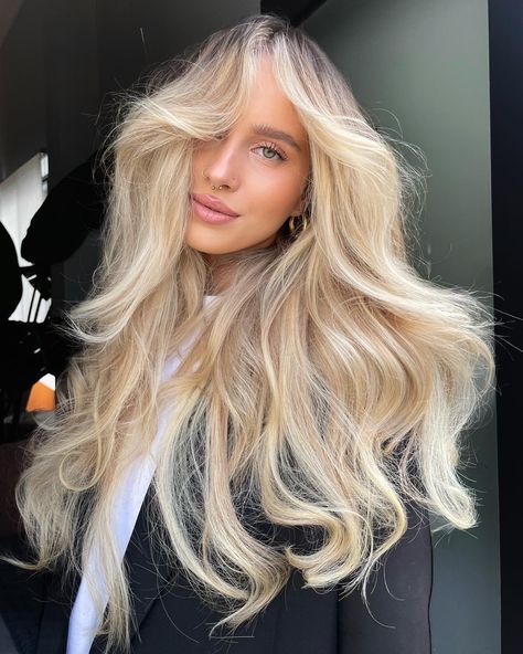 Belinda Lee Mills on Instagram: “What a beautiful scene 🤍 Colour created using @evopro Extended using @showponyhairextensions Beautiful person @oliviamilsom…” Australian Blonde Hair, Belinda Lee, Australian Girl, Bright Blonde, August 25, Beautiful Person, Australian Artists, Blonde Hair, Blonde