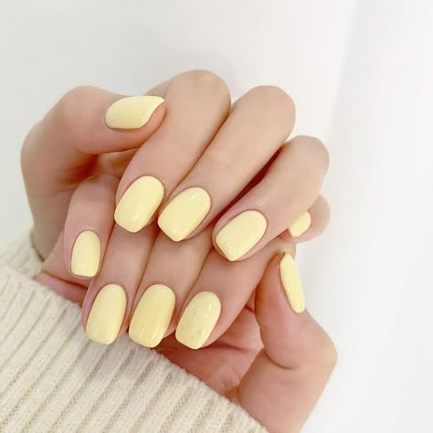 Pastel Gel Pedicure, Yellow Nails Art Designs, Yellow Nails Art, Nail Colors For Pale Skin, Nail Sculpting, Hoco Nails, Engagement Nails, Yellow Nails Design, Yellow Nail Art