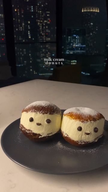 Elle on Instagram: "Korean milk cream donuts Maritozzi’s Korean donut cousin, these might just be my new favourite way to eat donuts 🫶🏻🥺 I like to eat them while the donut is still slight warm and airy, this coupled with the cream makes the perfect bite that’s to die for I like sweetening whipped cream with condensed milk to give it a subtler not-too-sweet flavour but double the milkiness! You can also add any fruit (my favourite is strawberries or mangoes) into them to make them even more r Korean Milk Cream Donut, Milk Cream Donut, Korean Donuts Recipe, Korean Milk, Cream Donut, Menu Cafe, Donut Stand, Strawberry Donuts, Sugar Donut