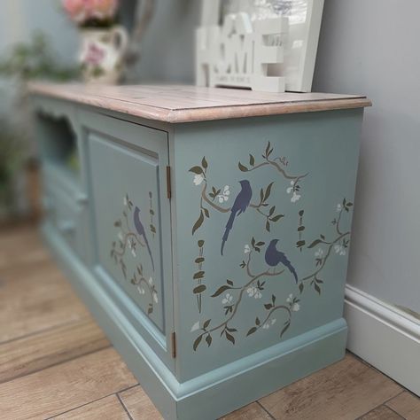 Hand Painted Tv Console, Tv Cabinet Paint Ideas, Chalk Paint Tv Cabinet, Upcycled Tv Cabinet, Painted Tv Cabinet, Make Your Home Look Expensive, Coquette Bedroom, Luxury Home Interior, Antique Hutch