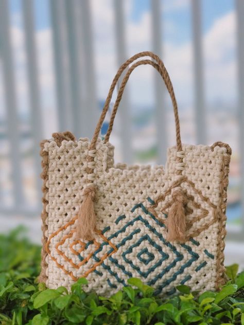 Macrame Tote Bag Tutorial, Makrame Bags Tutorial, Macrame Bag Tutorial How To Make, Macrame Bag Diy Tutorials, Macrame Purse Tutorial, Macrame Bag Pattern, Diy Quilted Bag, Macrame Bag Tutorial, Macrame Handbag