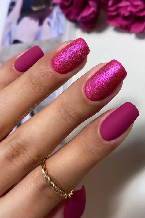 15 Trendy Hot Pink Nails With Glitter Designs You'll Adore - ZaiuBee Summer Manicure Designs, Popular Nail Art, Hot Pink Nails, Short Square Nails, Short Square Acrylic Nails, Gel Nail Colors, Short Nail Designs, Manicures Designs, Square Acrylic Nails