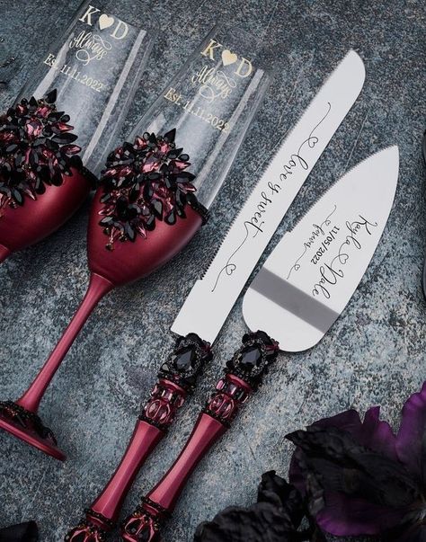 Black Burgundy Wedding, Dark Romantic Wedding, Gothic Wedding Theme, Dark Wedding Theme, Wedding Cake Knife, Black Wedding Cakes, Maroon Wedding, Wedding Cake Server, Cake Server Sets