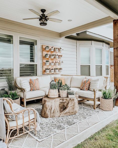 Our favorite boho patio spaces for home decor inspiration! These bohemian outdoor spaces feature colorful throw pillows, natural wooden furniture sets, market lights, fun lanterns, houseplants and planters. We visit many kinds of boho looks like Farmhouse, southwestern and moroccan decor schemes! #gws #greenweddingshoes #patiodecor #patiospaces #outdoordecor #houseplants #outdoorliving #bohodecor Boho Patio, Backyard Seating, Patio Inspiration, Casa Exterior, House With Porch, Outdoor Living Room, Modern Patio, Patio Spaces, Outdoor Patio Decor