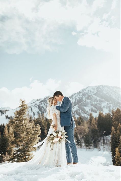 Wedding Photos Winter, Light Composition, Winter Wedding Photos, Snow Wedding, Modest Wedding Gowns, Winter Elopement, Winter Bride, Winter Engagement Photos, Winter Wedding Inspiration