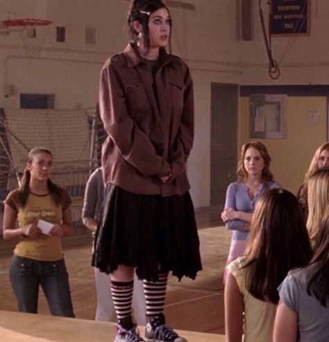 Janis Ian Mean Girls Outfit, Janis Ian Hair, Janice Mean Girls Outfits, Janis Mean Girls Outfit, Janice Ian Outfit, Janis Ian Outfit, Femcel Phenotype, Janice Mean Girls, Janice Ian