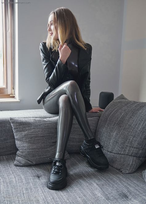 Shiny Tights Outfit, Tights Outfit, Feminine Outfit, Leather Pants, Tights, Leggings, Outfit Inspo, Pants, Leather