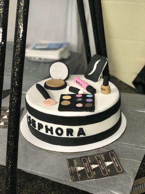 Sephora cake (make up cake) Sephora Birthday Cake, Sephora Cake Birthday, Sephora Birthday Party Theme, Sephora Cake, Makeup Cake, Make Up Torte, Sunshine Birthday Cakes, Makeup Birthday Cakes, Chanel Birthday Cake