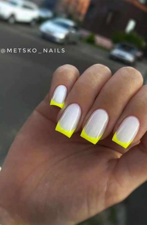 Summer is a season of colors, some people say It’s time to put away your go-to neutral shades and bring on the color for your... Cute Summer Nails, Cute Gel Nails, Short Acrylic Nails Designs, Neon Nails, Dipped Nails, Fire Nails, Chic Nails, Summer Nail, Short Acrylic Nails