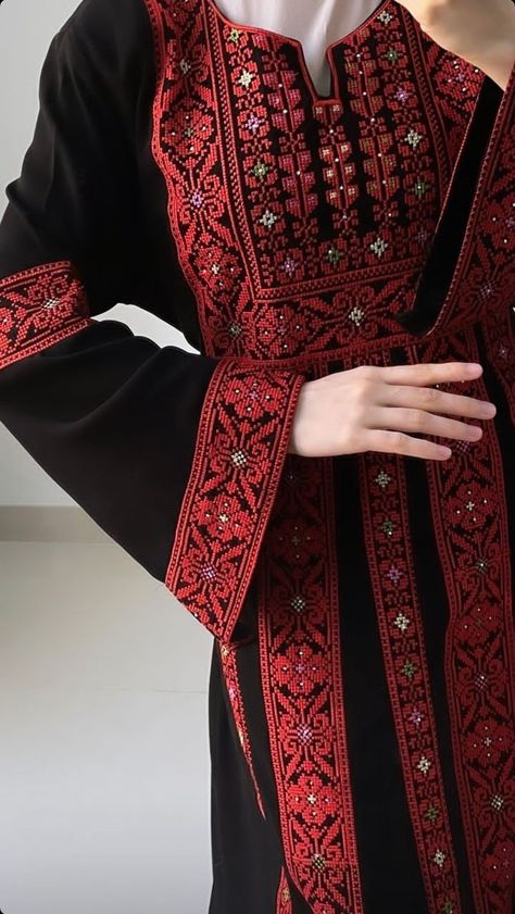 Jordanian Clothing, Elegant Veils, Islamic Fashion Dresses, Afghani Clothes, Abaya Design, Stylish Hijab, Afghan Clothes, Desi Fashion Casual, Mode Abaya