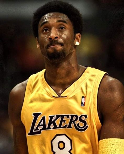 Rare Kobe Bryant Pictures, Kobe Bryant Aesthetic, Cool Basketball Pictures, Young Kobe Bryant, Nba Pfp, Nba Pics, Nba Photos, Kobe Mamba, Kobe Bryant 8