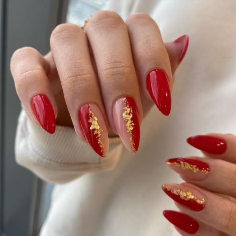 Gold Red Nails Acrylic, Red Almond Nails With Design, Bridal Red Nails, Red Oval Nails With Design, Almond Nails Designs Red, Red Bridal Nails, Red Almond Nails Designs, Almond Nails Red, Short Red Nails