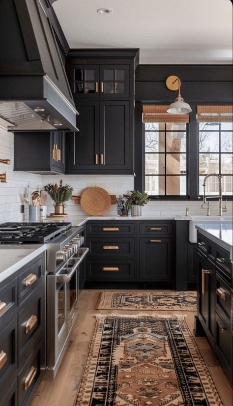 Black And White And Grey Kitchen, Boho Kitchen Remodel, Home Decor Kitchen Modern, Modern Black And White Kitchen, Black And White Kitchen Ideas, Kitchen Orangery, Best Kitchen Ideas, Moody Kitchen, Dreamy Kitchens