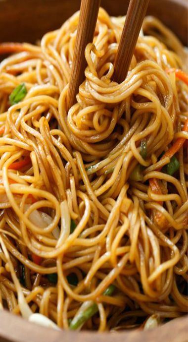 Soy Sauce Noodles Chines Food, Soy Sauce Noodles, Noodles Recipes, Asian Noodle Recipes, Easy Chinese Recipes, Asian Inspired Recipes, Chinese Dishes, Chinese Cooking, Noodle Dishes