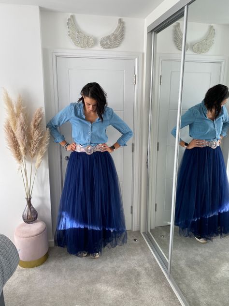 Skirt With Denim Shirt, Long Sequin Skirt, Tulle Skirt Outfit, Denim Attire, Sequin Skirt Long, Skirt Styling, Denim Shirt Outfit, Tulle Skirts Outfit, Teacher Wardrobe