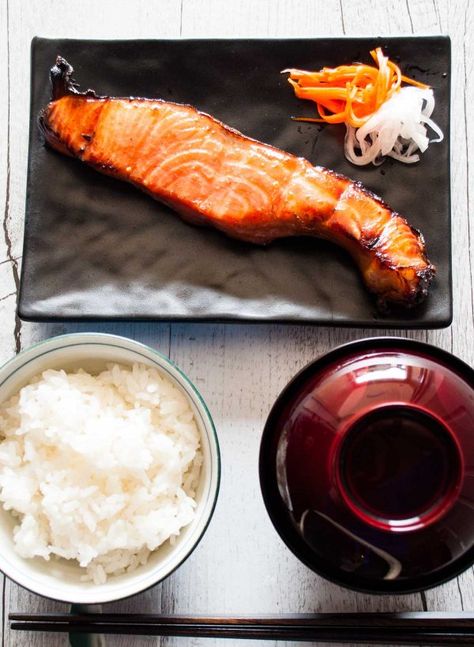 Japanese Salmon (Mirinzuke) - Simply marinating salmon with mirin, soy sauce and sugar will transform the salmon to a different level. All you need is time to marinate. The grilled salmon mirin-zuke is yummy even when it’s cold. http://japan.recpetineats.com Yuzu Salmon, Marinating Salmon, Mirin Recipe, Japanese Salmon, Marinated Salmon, Salmon Steak, Recipe Tin, Salmon And Rice, Salmon Dinner