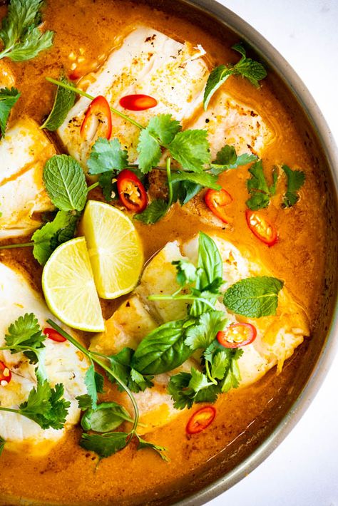 Coconut Curry Fish Soup, Thai Fish Curry Coconut, Thai Fish Curry Recipe, Coconut Fish Stew, Coconut Curry Fish Stew, Coconut Fish Soup, Fish Thai Recipes, Thai Fish Soup Recipe, Thai Curry Fish Recipes