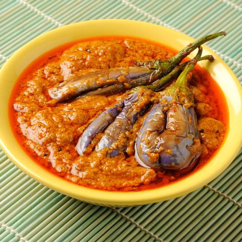 Long Brinjal Recipes Indian, Vegetable Curries, Baingan Masala, Brinjal Curry, India Recipes, Kulambu Recipe, Veg Recipe, Aloo Recipes, Amazing India