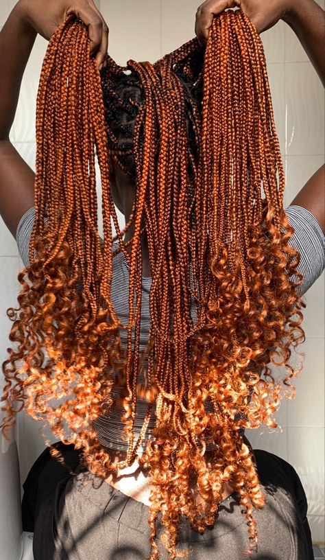 Curly ginger dark skin girl braids Ginger Braids With Curls At The End, Ginger Box Braids With Curly Ends, Ginger Braids On Dark Skin, Ginger Braids Dark Skin, Ginger Braids With Beads, Dark Ginger Braids, Ginger Knotless Braids, Ginger Knotless, Knotless Braids With Curly Ends