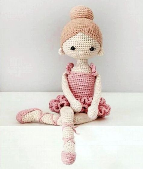 Amigurumi Ballerina Doll Free Pattern Amigurumi Ballerina, Crochet Ballerina, Ballerina Crochet, Cottage Crochet, Crochet Cluster Stitch, Doll Free Pattern, Crochet Waffle Stitch, Crochet Hippo, Crochet Toys Free