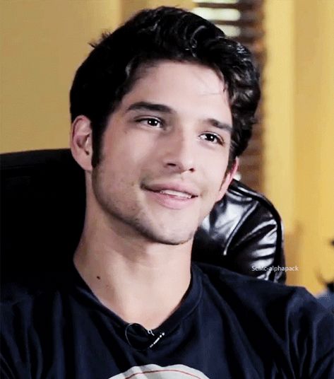 Tyler Posey Gif, Taylor Posey, Wolf Twilight, Scott Teen Wolf, Tyler Garcia Posey, Tyler Posey Teen Wolf, Wolf Tyler, Teen Wolf Scott, Robbie Amell