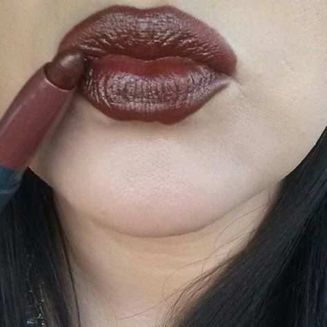 “Cognac,” a deep brown by Bite Beauty Cosmetics | 25 Life-Changing Dark Lipsticks Everyone Should Own Brown Lipstick Looks, Brown Lipstick Shades, Dark Brown Lipstick, Chocolate Lipstick, Brown Lips, Lipstick Tattoos, Lipstick Dark Red, Fake Lips, Huge Hair