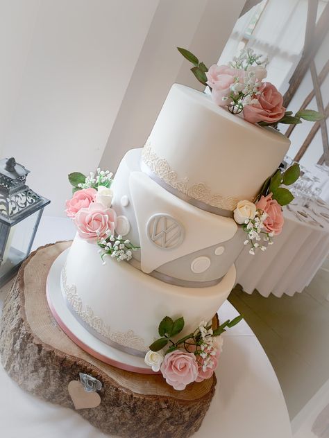 Vw Wedding Ideas, Car Theme Wedding Cake, Car Theme Wedding Ideas, Volkswagen Wedding, Car Wedding Cake, Vw Cake, Car Themed Wedding, Vw Wedding, Beach Birthday Cake