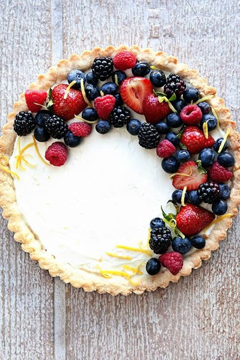 A Fresh Berry Mascarpone Tart is a simple, delicious way to show off all the season's best berries. The perfect dessert for summer! Mascarpone Tart, Slow Cooker Desserts, Fruit Tart, Angel Food, Tart Recipes, Fresh Berries, Perfect Desserts, Summer Desserts, Just Desserts