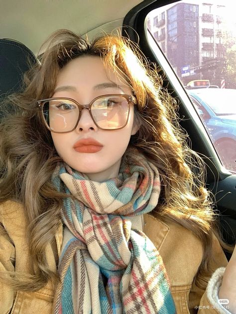 Eye Glasses For Women Round Face, Oversized Glasses Aesthetic, Glasses Oval Face, Glasses Frames For Women Round Face, Glasses Inspo, Glasses For Face Shape, Classy Glasses, Glasses Inspiration, Nerd Chic