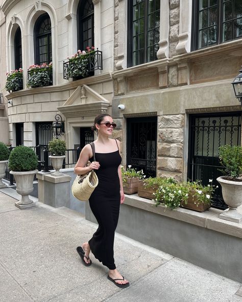 pretending I’m going to the beach for 4th of July weekend ☀️🐚🧳 outfit details: dress @skims bag @mango flip flops @gap glasses @madewell #summeroutfitideas #summeroutfitinspo #summerfashion #skimsdress #strawbag #beachoutfit #beachoutfits #beachoutfitideas #timelessstyle skims dress, dress with flip flops, straw bag, timeless style, chic style, capsule wardrobe Havaianas Outfit, Aesthetic Dress Outfit, Style Capsule Wardrobe, Style Capsule, Aesthetic Dress, Going To The Beach, Weekend Outfit, Aesthetic Iphone, Style Chic