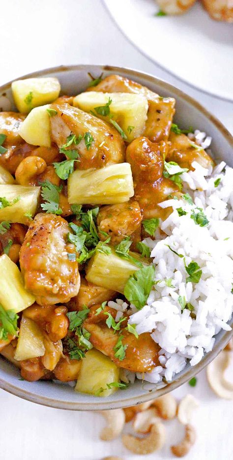 This skinny pineapple chicken with cashews is a healthy, low-fat stir fry you can make in 20 minutes! Naturally sweetened from fresh pineapple in a thick and delicious sauce brown sauce. Chicken With Cashews, Brown Sauce, Pineapple Chicken, Cashew Chicken, Nutrition Diet, Fresh Pineapple, Sweet And Sour Pork, Healthy Nutrition, Nutrition Recipes