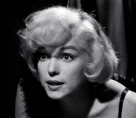 Marilyn Monroe In Black, Targaryen Face Claim, Marilyn Monroe Gif, Chanel 5, Innocent Person, The Big Sleep, Hollywood Story, Billy Wilder, Marilyn Monroe Quotes