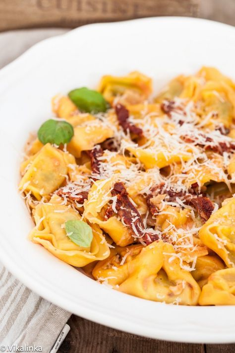 This pasta is quick, inexpensive and not too heavy while still leaving you feeling like you’ve just indulged in a bowl of luxurious, creamy pasta. Tortellini Sauce, Sun Dried Tomatoes, Sauce Tomate, Creamy Pasta, Italian Dishes, Tortellini, Sun Dried, Sun Dried Tomato, Main Meals