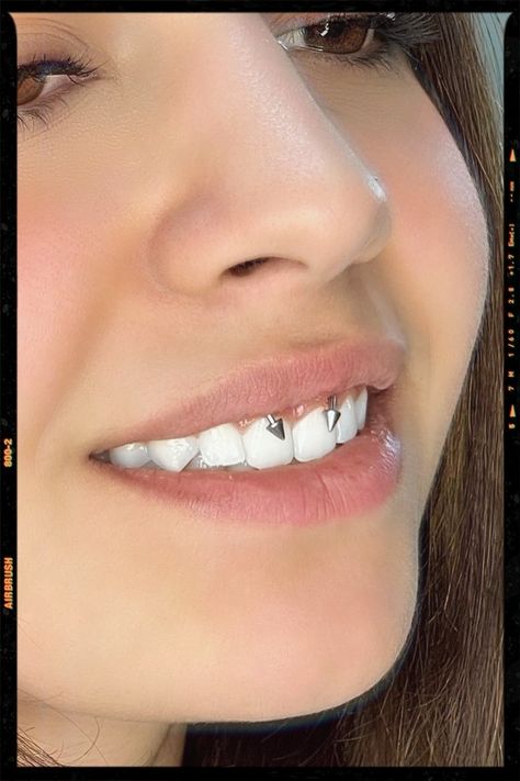 Pirsing Smile, Smiley Piercing Aesthetic, Smiley Piercing Rings, Smile Piercing, App Filter, Smiley Piercing, Airbrush App, Types Of Piercings, Piercing Ideas