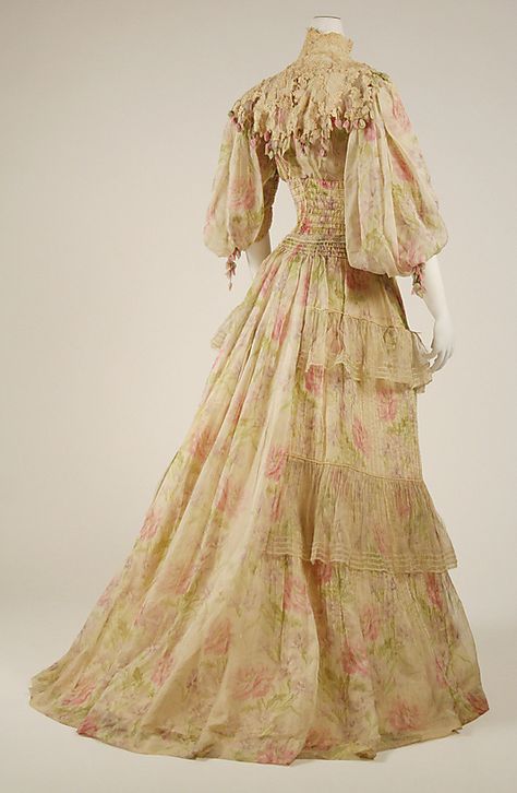 Dress Date: 1902–3 Culture: French Medium: silk Old English Dresses, 1900's Fashion, Moda Medieval, Istoria Modei, Historical Gowns, English Project, Outfit Reference, Historical Costuming, Dress Date