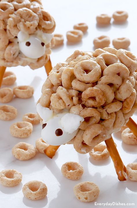 Cheerios Sheep Snacks Recipe for Easter Lamb Themed Snacks, Preschool Farm Snacks, Hometown Nazareth Vbs Snacks, Farm Snacks For Kids, Farm Snacks Preschool, Vbs Food Ideas, Church Snack Ideas, Farm Animal Snacks, Farm Party Snacks